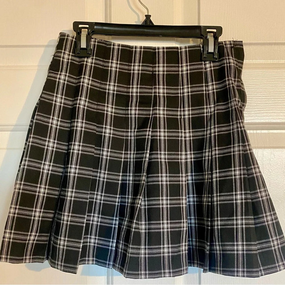 H&M Black White Plaid Mini Pleated Skirt Size 0 NWT - Picture 3 of 5